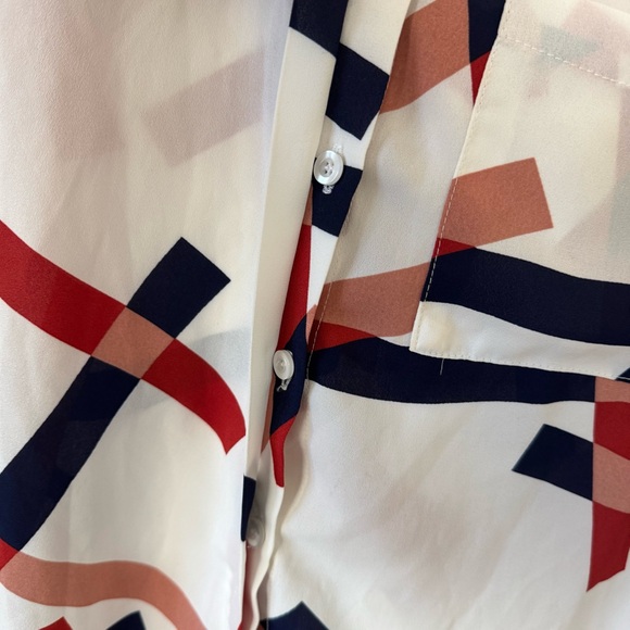 Lulu's Camrose White Geometric Print
Button-Up Long Sleeve Top Size M - Picture 4 of 14